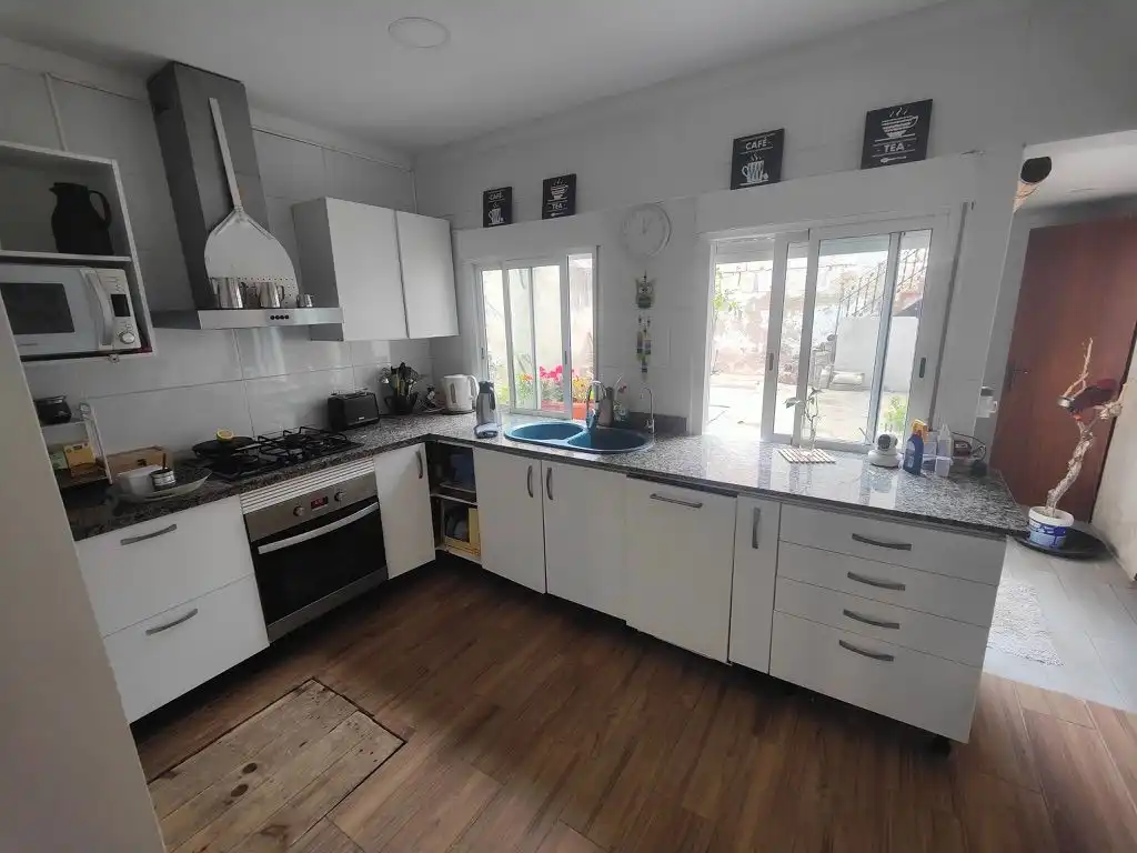 Flat for sale in Carrer Tramuntana, 10, Santa Margalida Poble Kitchen of Flat for sale in Santa Margalida with Air Conditioner, Private garden and Parquet flooring