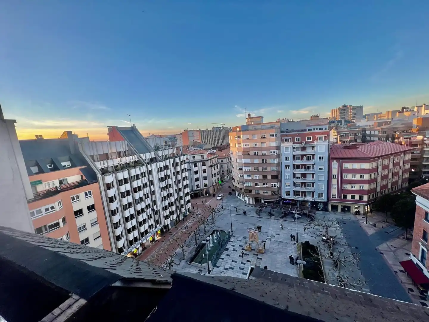 Ático de alquiler en Plaza Cortes Leonesas, 4, Centro Ciudad Vista exterior de Ático de alquiler en León Capital con Calefacción, Parquet y Terraza