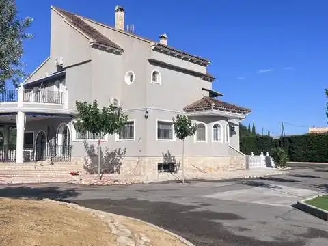 Zimmer in Camino del Mahonés, 37, Los Girasoles Außenansicht von Haus oder Chalet zur untervermieten in San Vicente del Raspeig / Sant Vicent del Raspeig mit Klimaanlage, Heizung und Privatgarten