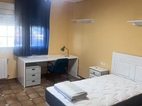 Zimmer in Camino del Mahonés, 37, Los Girasoles Schlafzimmer von Haus oder Chalet zur untervermieten in San Vicente del Raspeig / Sant Vicent del Raspeig mit Klimaanlage, Heizung und Privatgarten