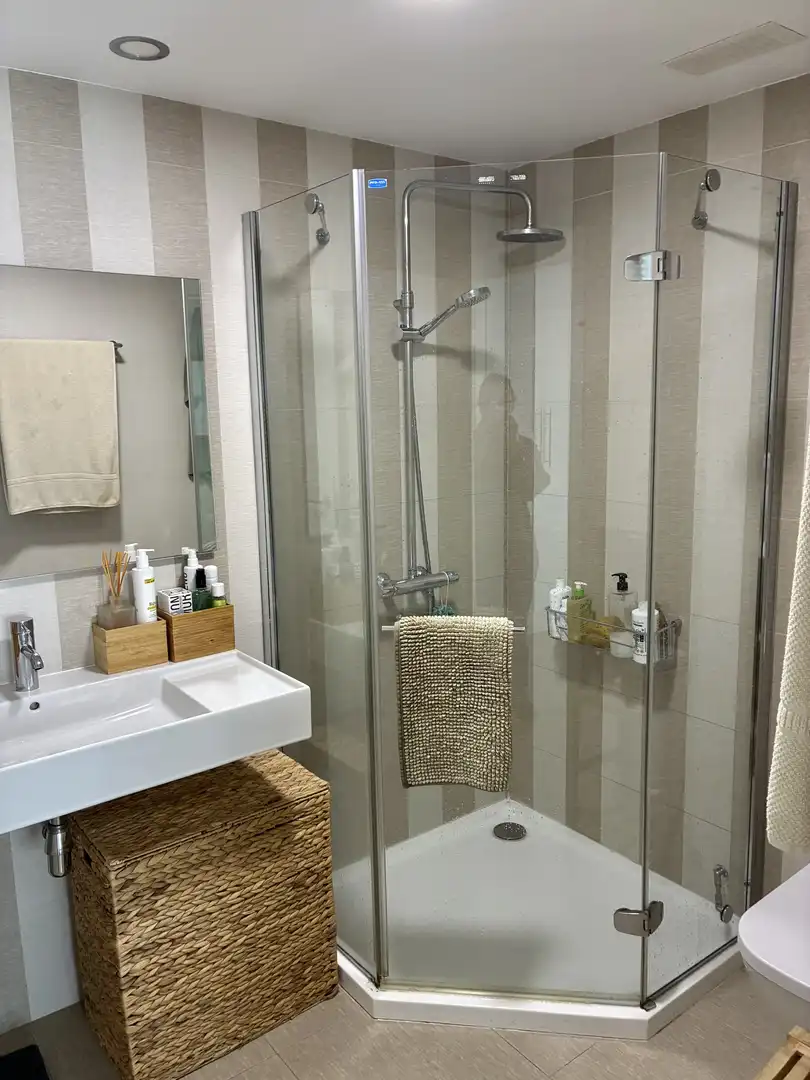 Dúplex en venta en Calle Antonio Pantión, 6, Cruz Roja Baño de Dúplex en venta en Sevilla con Aire acondicionado, Calefacción y Parquet