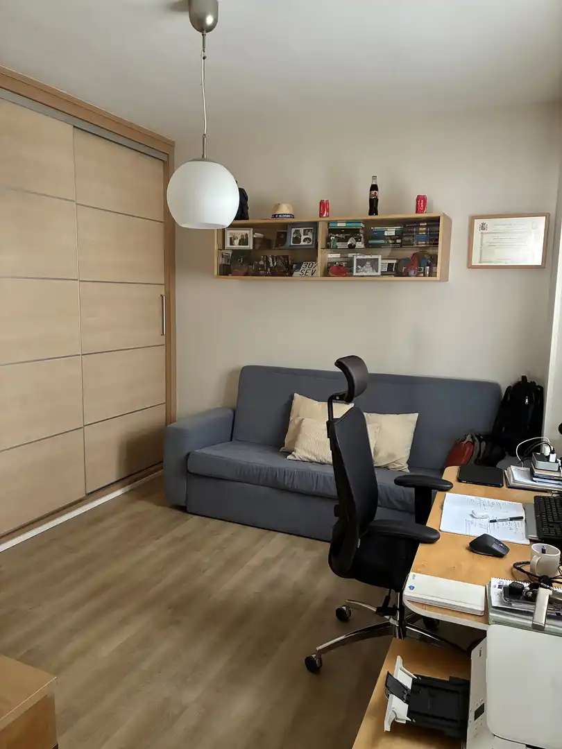 Dúplex en venta en Calle Antonio Pantión, 6, Cruz Roja Sala de estar de Dúplex en venta en Sevilla con Aire acondicionado, Calefacción y Parquet