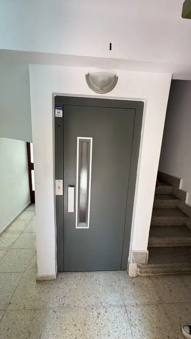Flat for sale in  Granada Capital  with Balcony