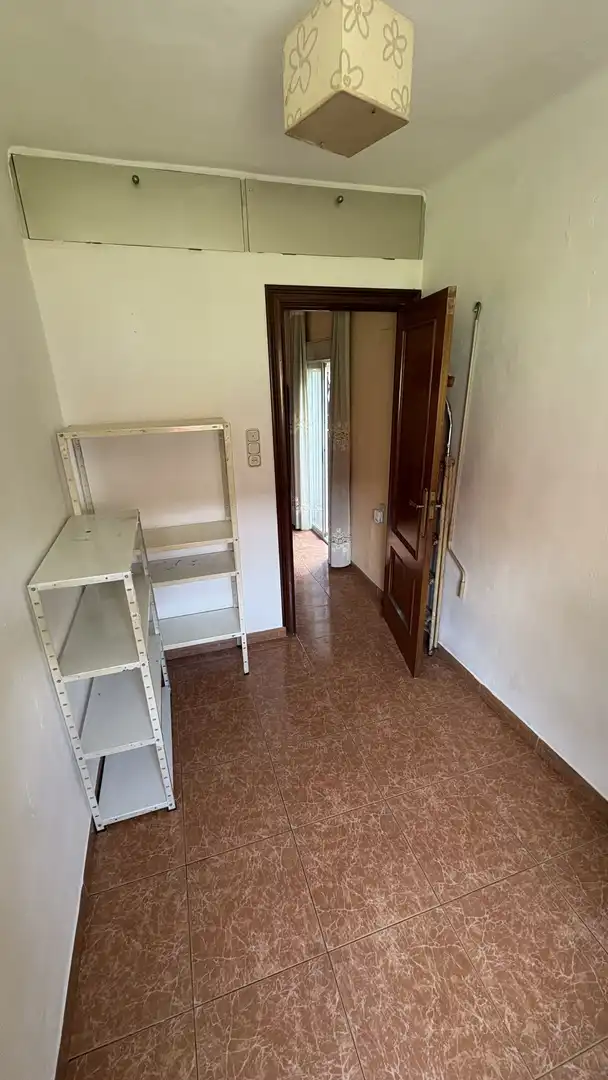 Flat for sale in  Granada Capital  with Balcony