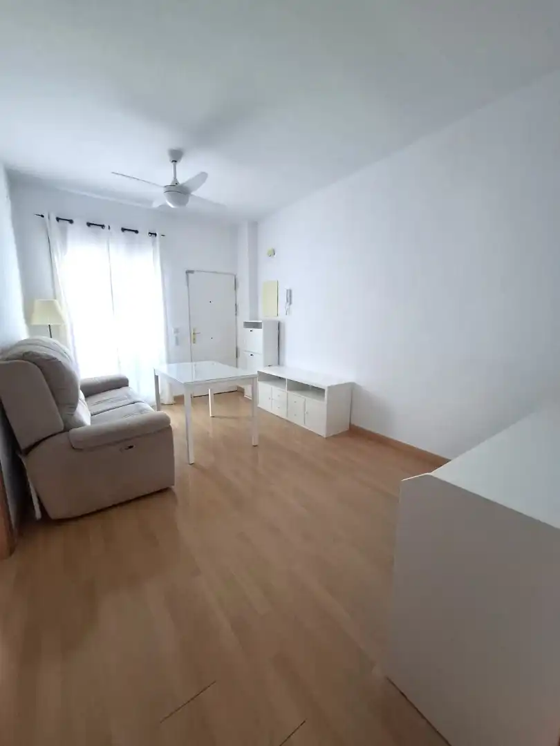 Piso de alquiler en Calle la Cornisa, 1, Gelves Sala de estar de Piso de alquiler en Gelves con Aire acondicionado, Calefacción y Parquet