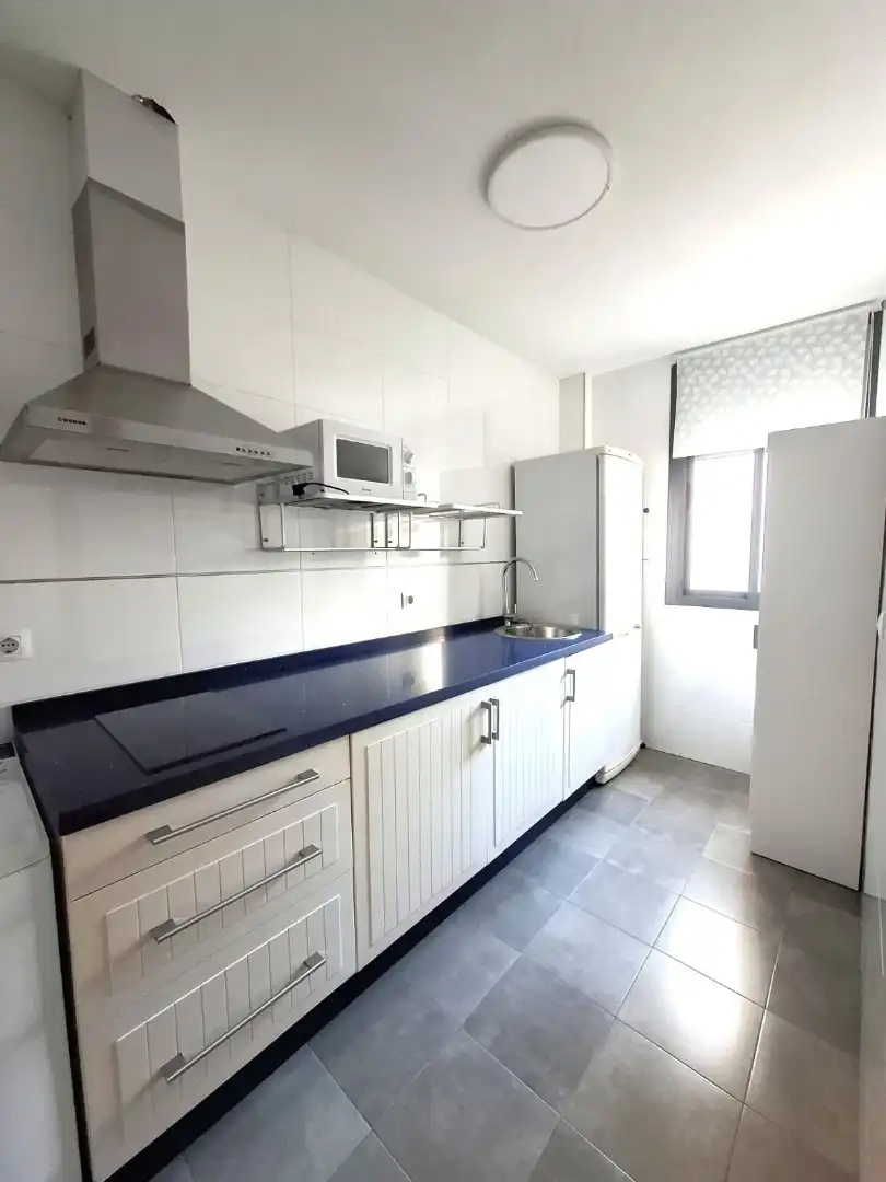 Piso de alquiler en Calle la Cornisa, 1, Gelves Cocina de Piso de alquiler en Gelves con Aire acondicionado, Calefacción y Parquet