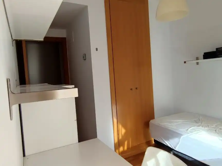 Zimmer in Avenida Dolores Rodríguez de Aragón, 3, El Cónsul - Ciudad Universitaria - El Romeral Schlafzimmer von Wohnung zur untervermieten in Málaga mit Klimaanlage, Heizung und Parkett