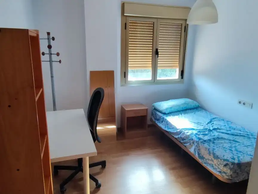 Zimmer in Avenida Dolores Rodríguez de Aragón, 3, El Cónsul - Ciudad Universitaria - El Romeral Schlafzimmer von Wohnung zur untervermieten in Málaga mit Klimaanlage, Heizung und Parkett