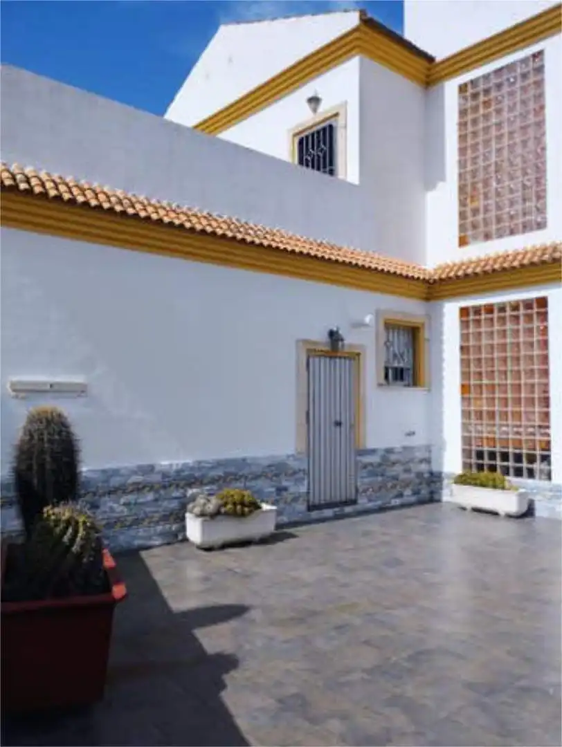 Casa adosada en venta en Tharsis Vista exterior de Casa adosada en venta en Alosno