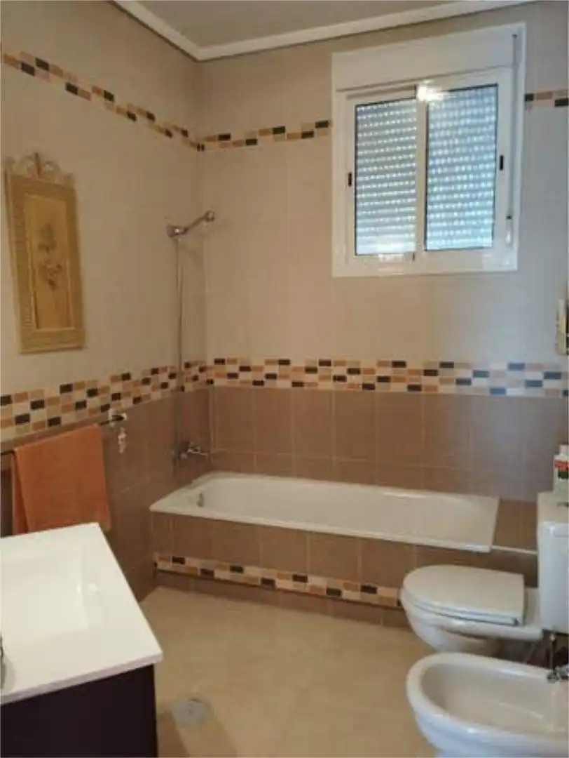 Casa adosada en venta en Tharsis Baño de Casa adosada en venta en Alosno