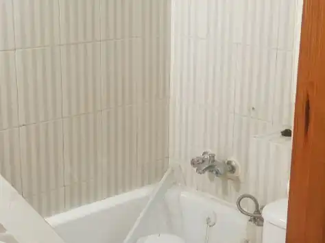 Baño de Piso en venta en Bargas con Aire acondicionado, Terraza y Balcón