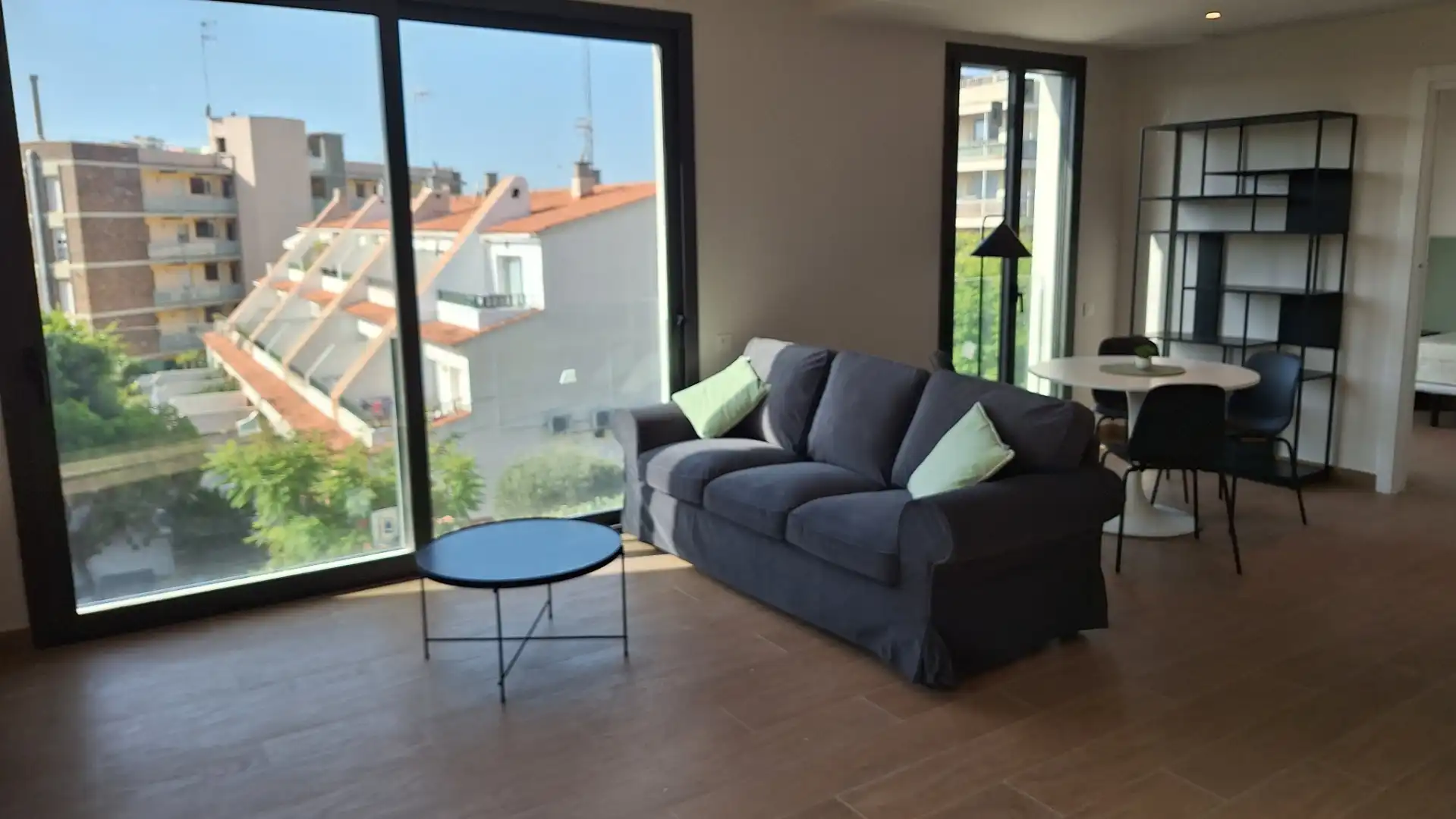 Wohnung zur Miete in Passeig de Sant Dídac, 10, Vallpineda - Santa Bàrbara Wohnzimmer von Wohnung zur Miete in Sitges mit Parkett, Abstellraum und Möbliert