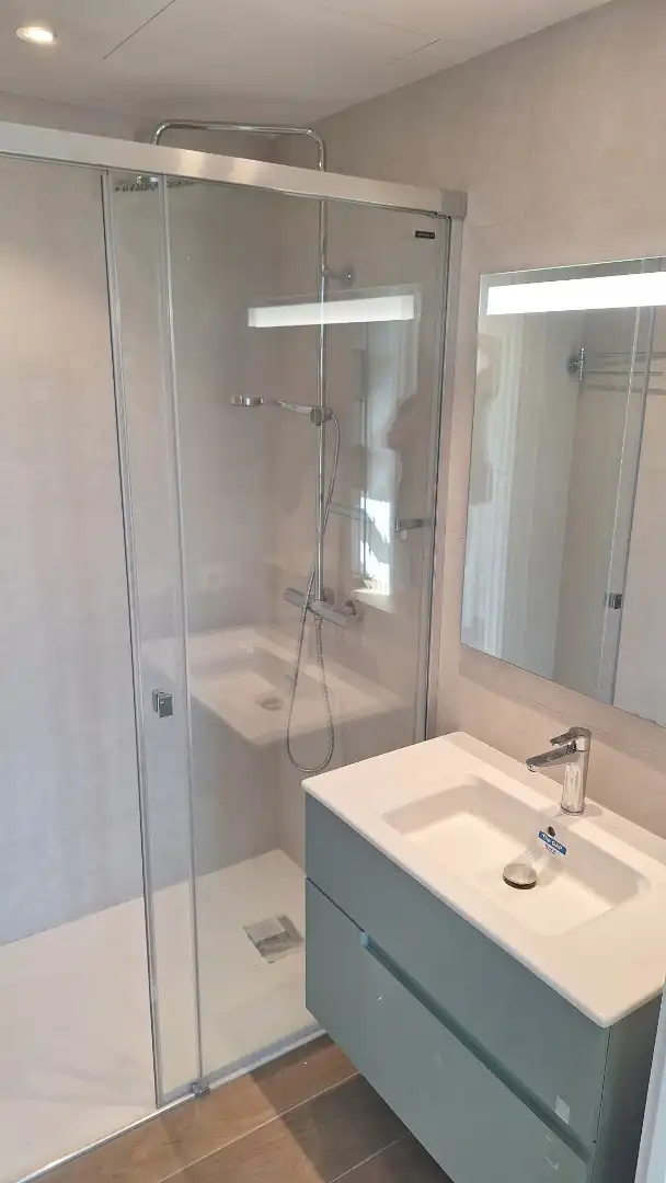 Wohnung zur Miete in Passeig de Sant Dídac, 10, Vallpineda - Santa Bàrbara Badezimmer von Wohnung zur Miete in Sitges mit Parkett, Abstellraum und Möbliert