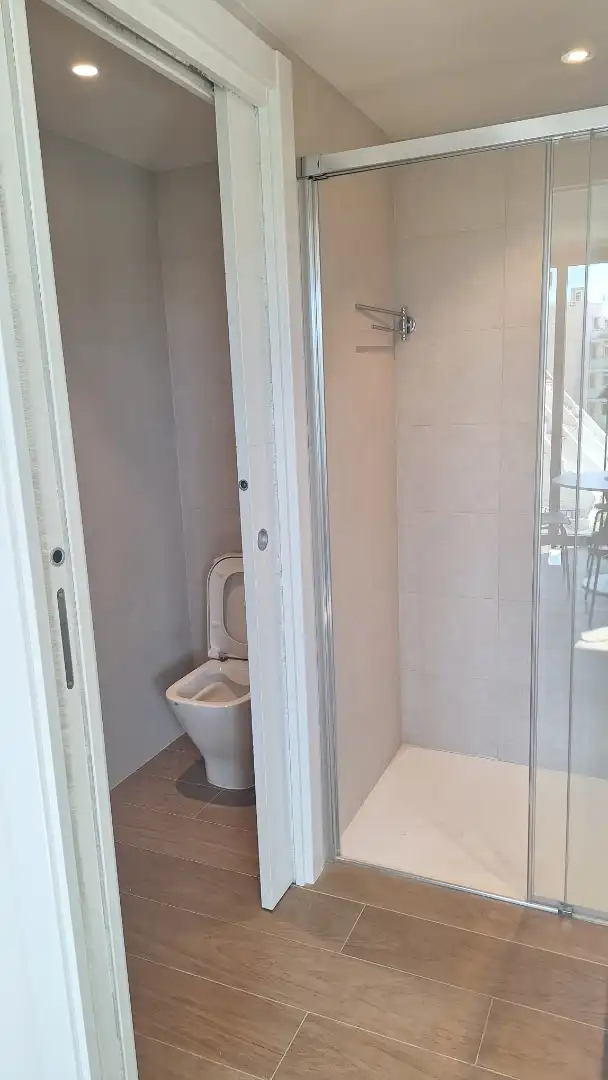 Wohnung zur Miete in Passeig de Sant Dídac, 10, Vallpineda - Santa Bàrbara Badezimmer von Wohnung zur Miete in Sitges mit Parkett, Abstellraum und Möbliert