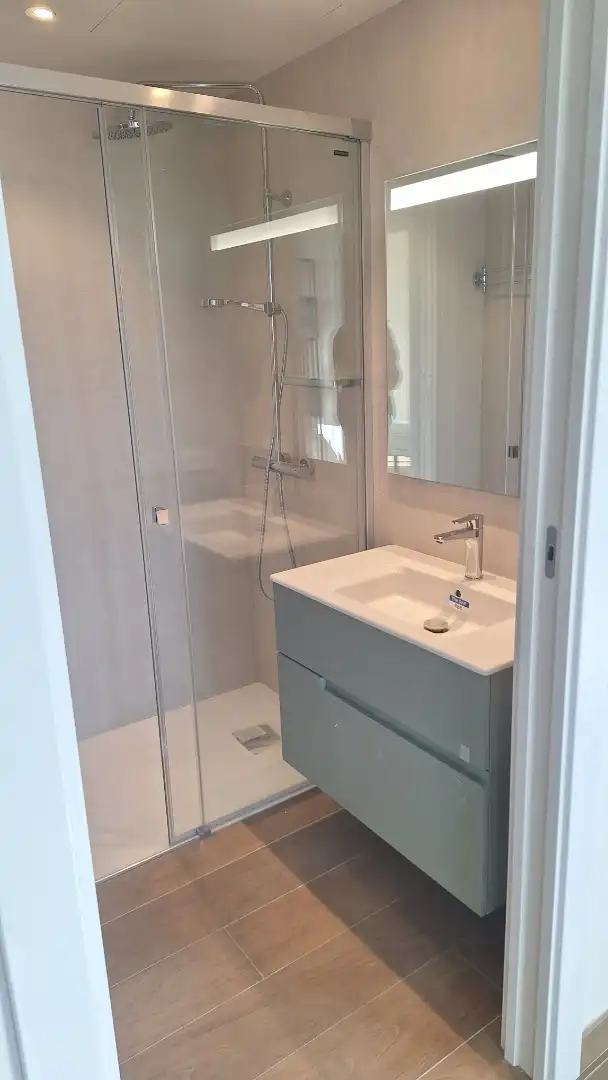 Wohnung zur Miete in Passeig de Sant Dídac, 10, Vallpineda - Santa Bàrbara Badezimmer von Wohnung zur Miete in Sitges mit Parkett, Abstellraum und Möbliert