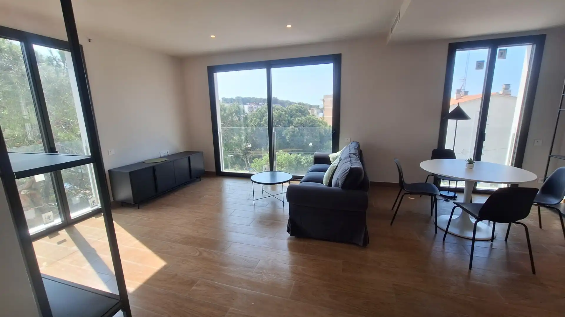 Wohnung zur Miete in Passeig de Sant Dídac, 10, Vallpineda - Santa Bàrbara Wohnzimmer von Wohnung zur Miete in Sitges mit Parkett, Abstellraum und Möbliert