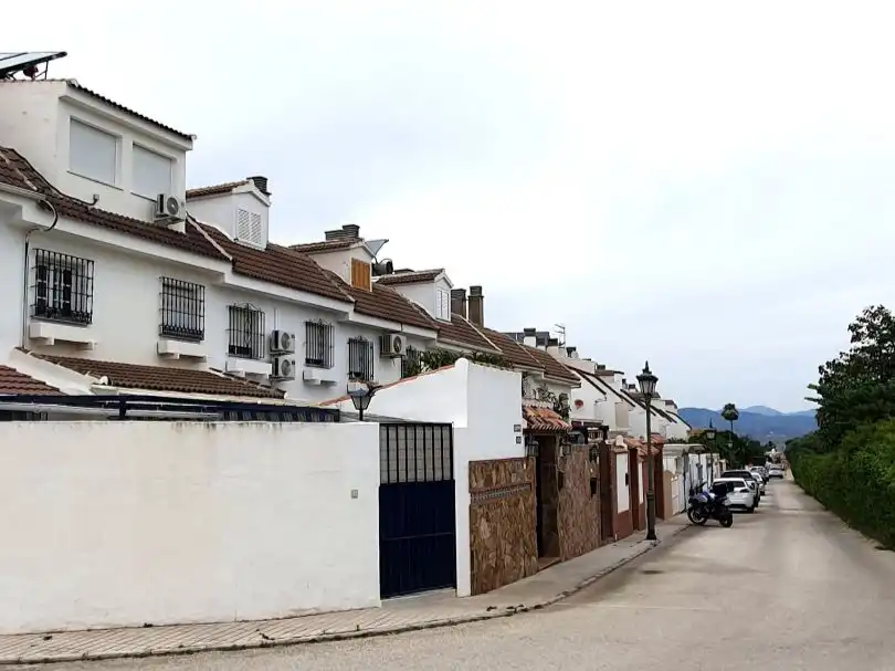Detached homes for sale in Calle Jara, 36, Platero - El Limón Exterior view of Detached homes for sale in Alhaurín de la Torre with Air Conditioner and Swimming Pool