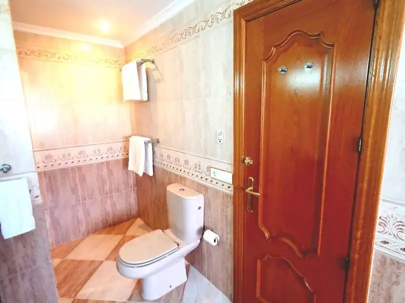 Detached homes for sale in Calle Jara, 36, Platero - El Limón Bathroom of Detached homes for sale in Alhaurín de la Torre with Air Conditioner and Swimming Pool