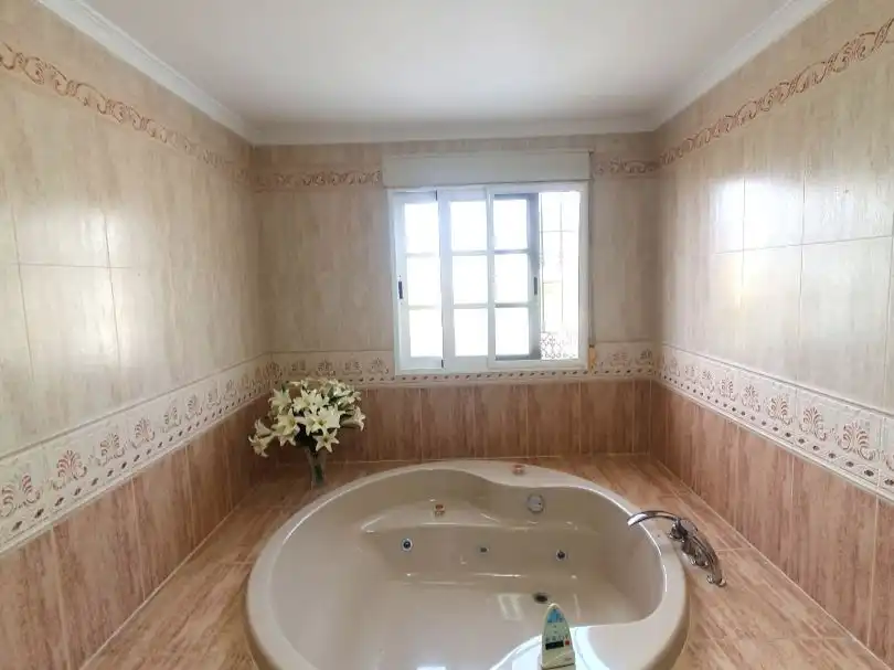 Detached homes for sale in Calle Jara, 36, Platero - El Limón Bathroom of Detached homes for sale in Alhaurín de la Torre with Air Conditioner and Swimming Pool