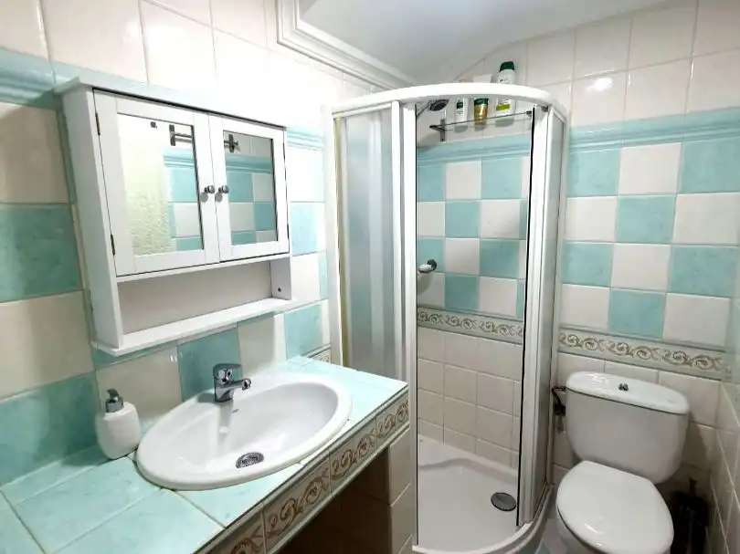 Detached homes for sale in Calle Jara, 36, Platero - El Limón Bathroom of Detached homes for sale in Alhaurín de la Torre with Air Conditioner and Swimming Pool