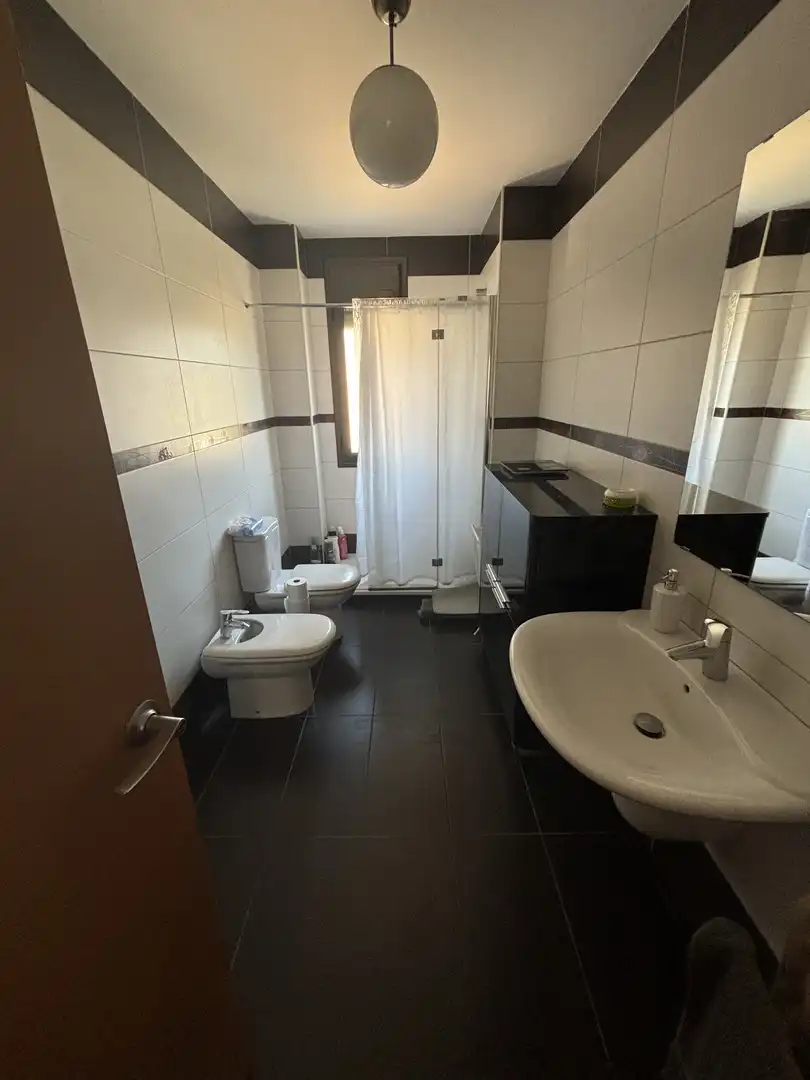 Piso en venta en Calle Nuestra Señora la Alegría, 45, Monzón Baño de Piso en venta en Monzón con Aire acondicionado, Calefacción y Parquet