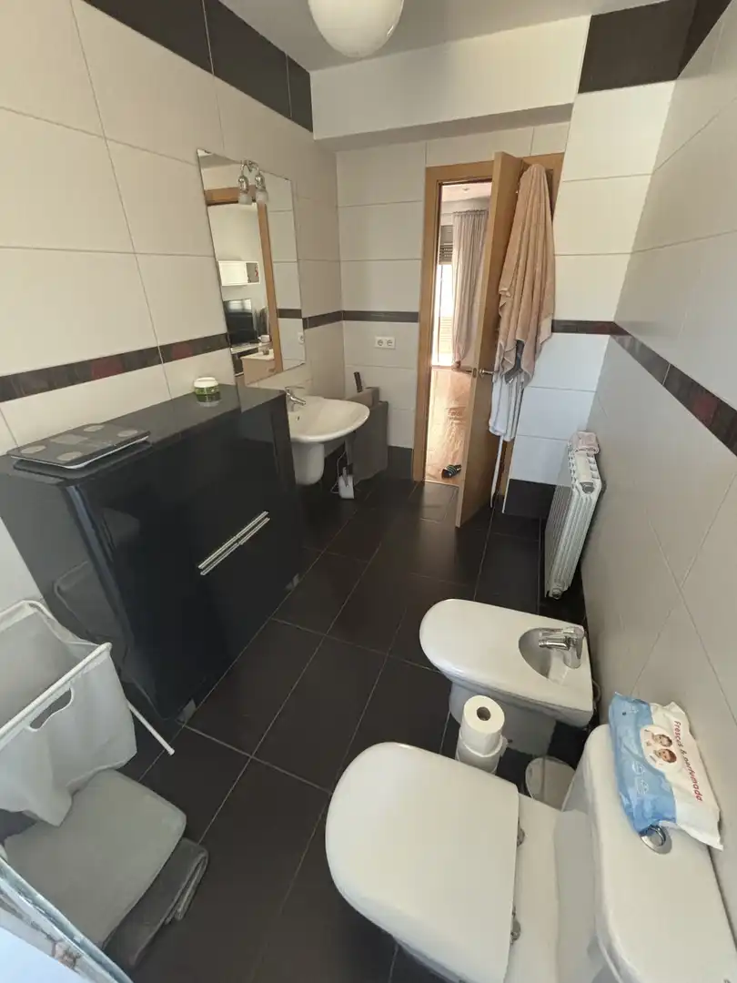 Piso en venta en Calle Nuestra Señora la Alegría, 45, Monzón Baño de Piso en venta en Monzón con Aire acondicionado, Calefacción y Parquet