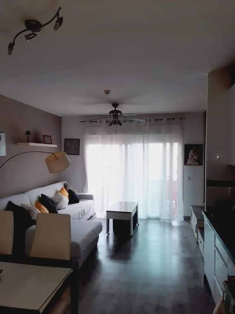 Apartament de lloguer a Calle Brasilia, 4, El Sabinar – Urbanizaciones – Las Marinas – Playa Serena Sala d'estar de Apartament de lloguer en Roquetas de Mar amb Parquet, Terrassa i Piscina