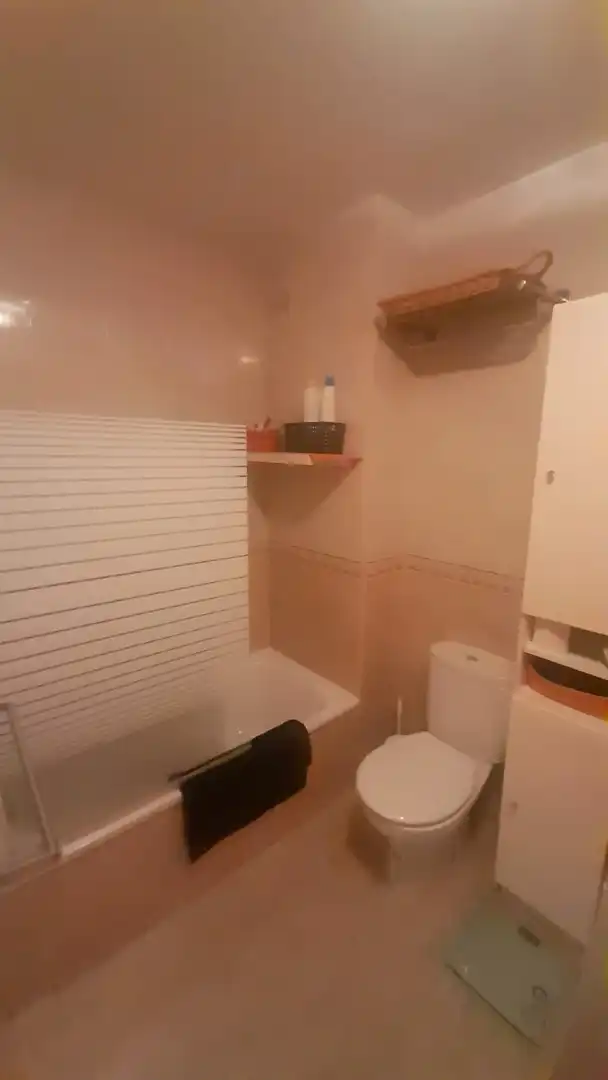 Apartament de lloguer a Calle Brasilia, 4, El Sabinar – Urbanizaciones – Las Marinas – Playa Serena Bany de Apartament de lloguer en Roquetas de Mar amb Parquet, Terrassa i Piscina