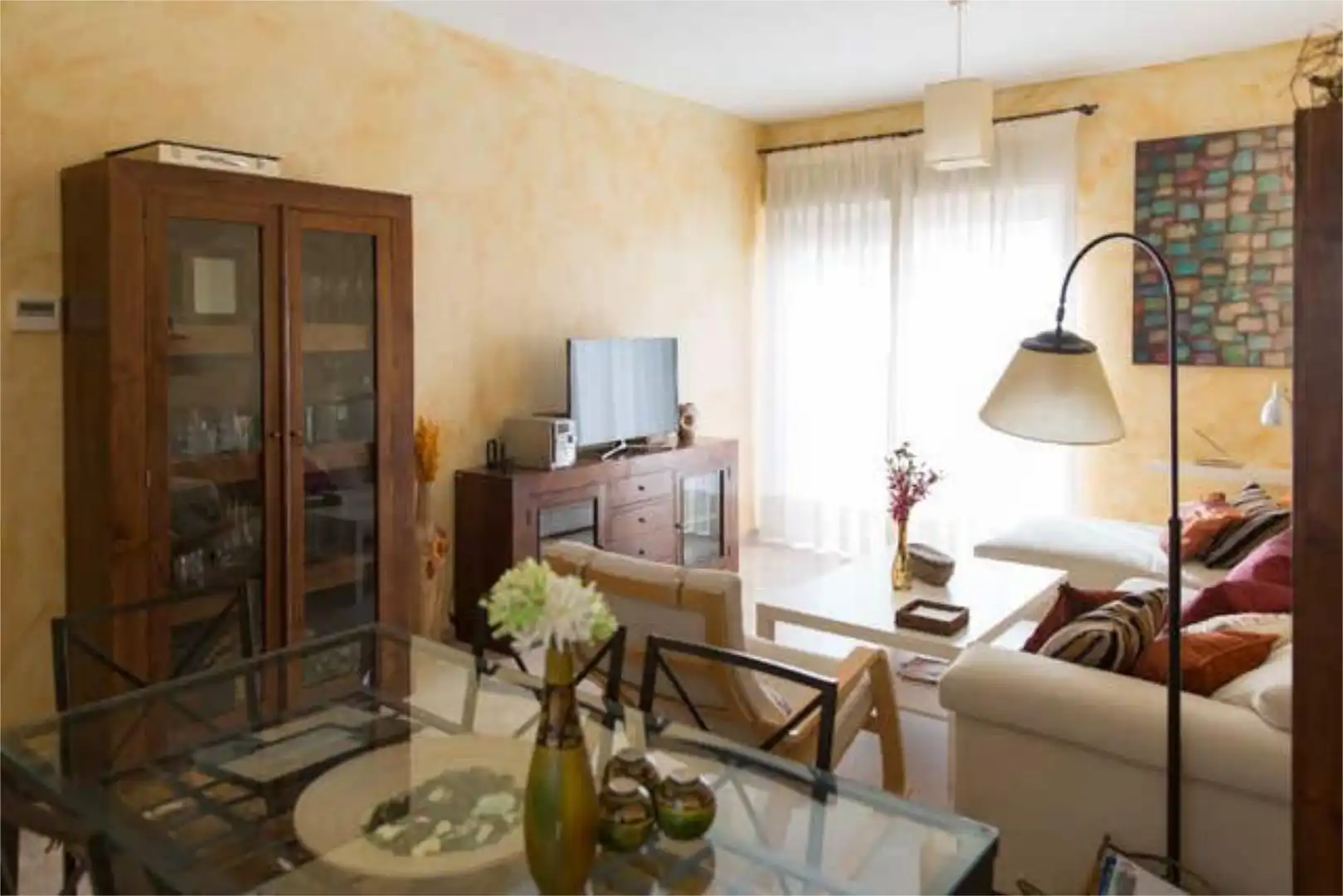 Piso en venta en Alcalá del Río Sala de estar de Piso en venta en Alcalá del Río con Calefacción y Amueblado