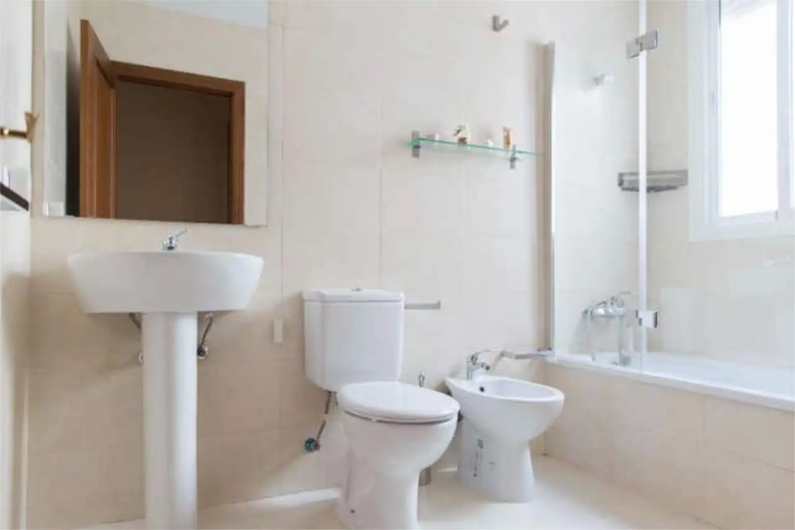 Piso en venta en Alcalá del Río Baño de Piso en venta en Alcalá del Río con Calefacción y Amueblado