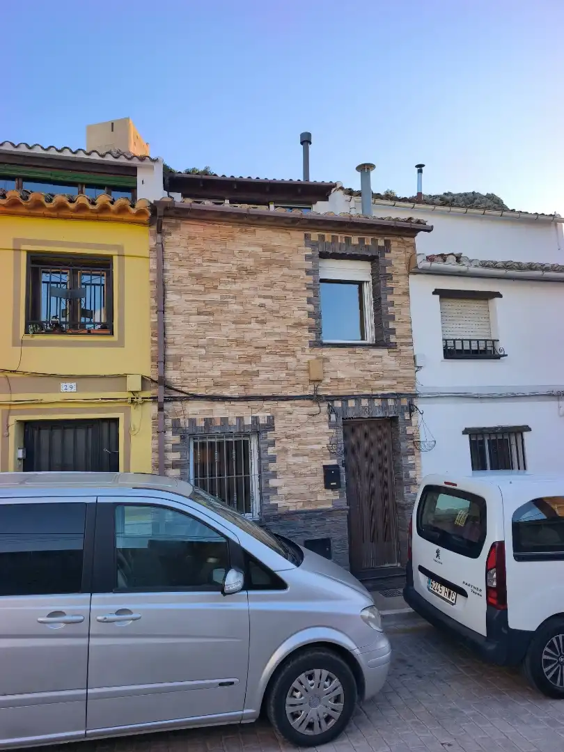 Casa adosada en venda a Calle Punta la Peña, 31, Castalla Vista exterior de Casa adosada en venda en Castalla amb Moblat