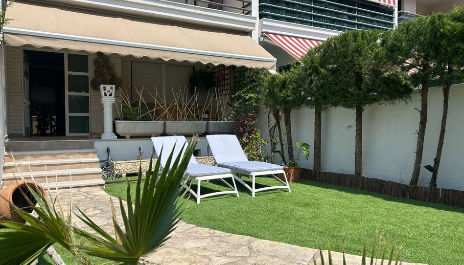 Casa adosada en venta en Carrer del Comtat, 54, Playa de Gandia, Gandia - imagen 1 Foto 1 de Casa adosada en venta en Carrer del Comtat, 54, Playa de Gandia, Gandia