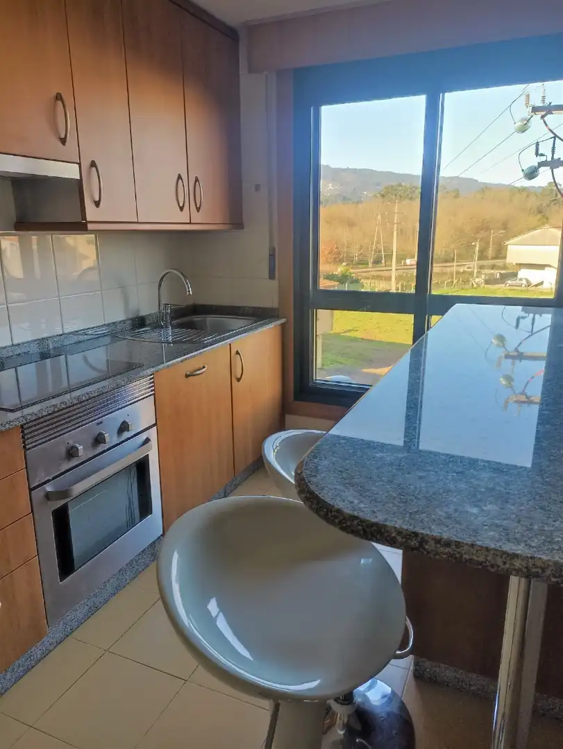 Piso en venta en Rúa Pontenova, 2, O Porriño Cocina de Piso en venta en O Porriño con Calefacción, Jardín privado y Parquet