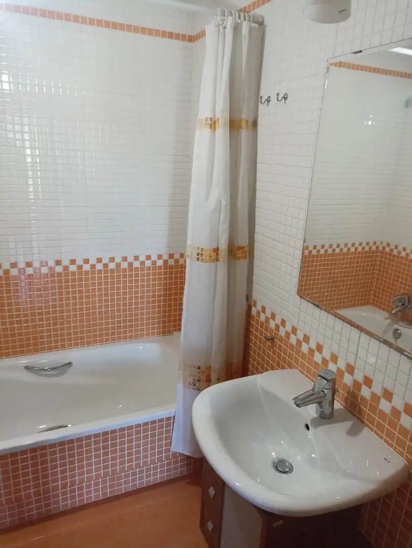 Piso en venta en Rúa Pontenova, 2, O Porriño Baño de Piso en venta en O Porriño con Calefacción, Jardín privado y Parquet