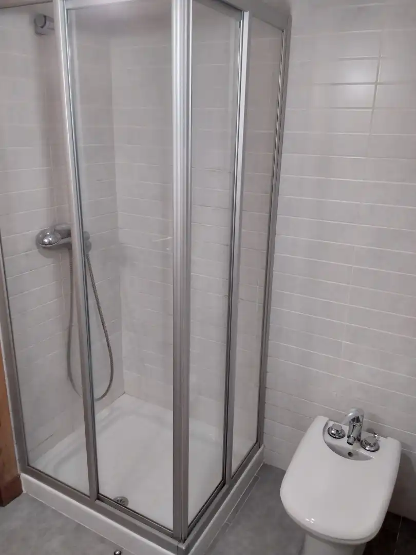 Piso en venta en Rúa Pontenova, 2, O Porriño Baño de Piso en venta en O Porriño con Calefacción, Jardín privado y Parquet
