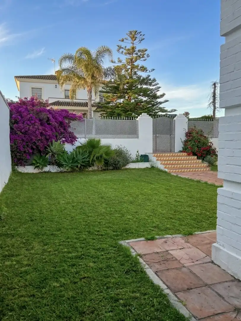 Houses for sale in Avenida del Santiscal, 269, Arcos de la Frontera Garden of Houses for sale in Arcos de la Frontera with Terrace and Balcony