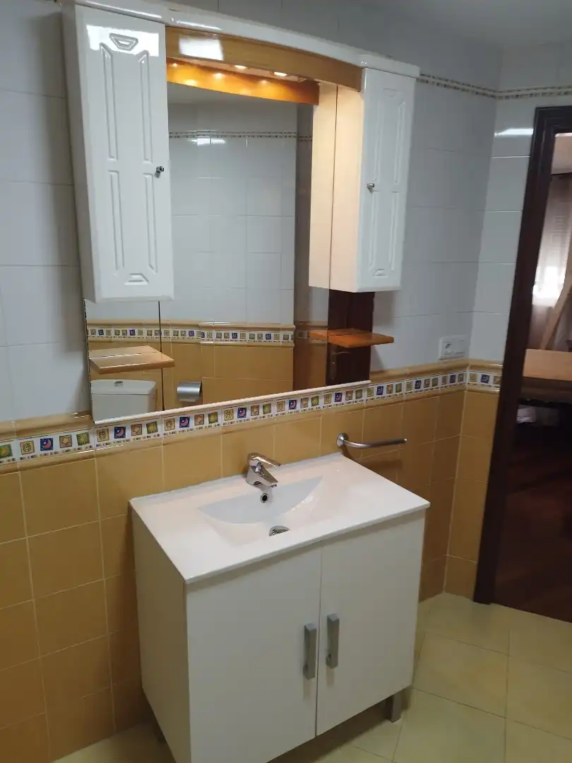 Bathroom of Flat for rent in Vigo   with Heating, Parquet flooring and Storage room