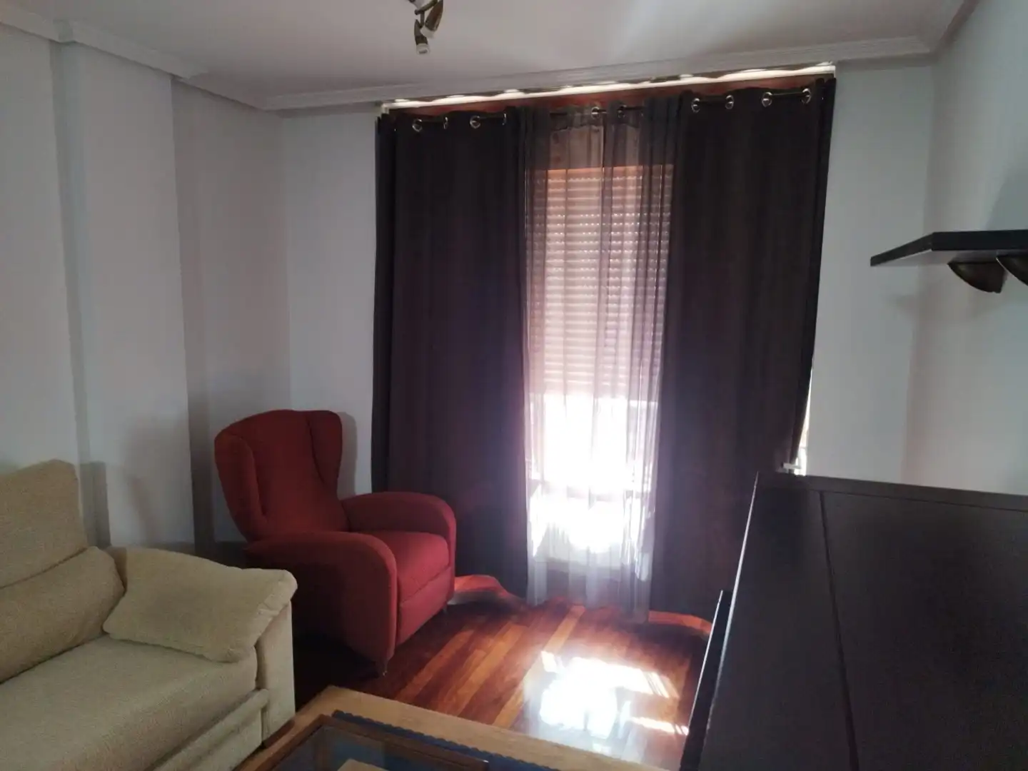 Living room of Flat for rent in Vigo   with Heating, Parquet flooring and Storage room