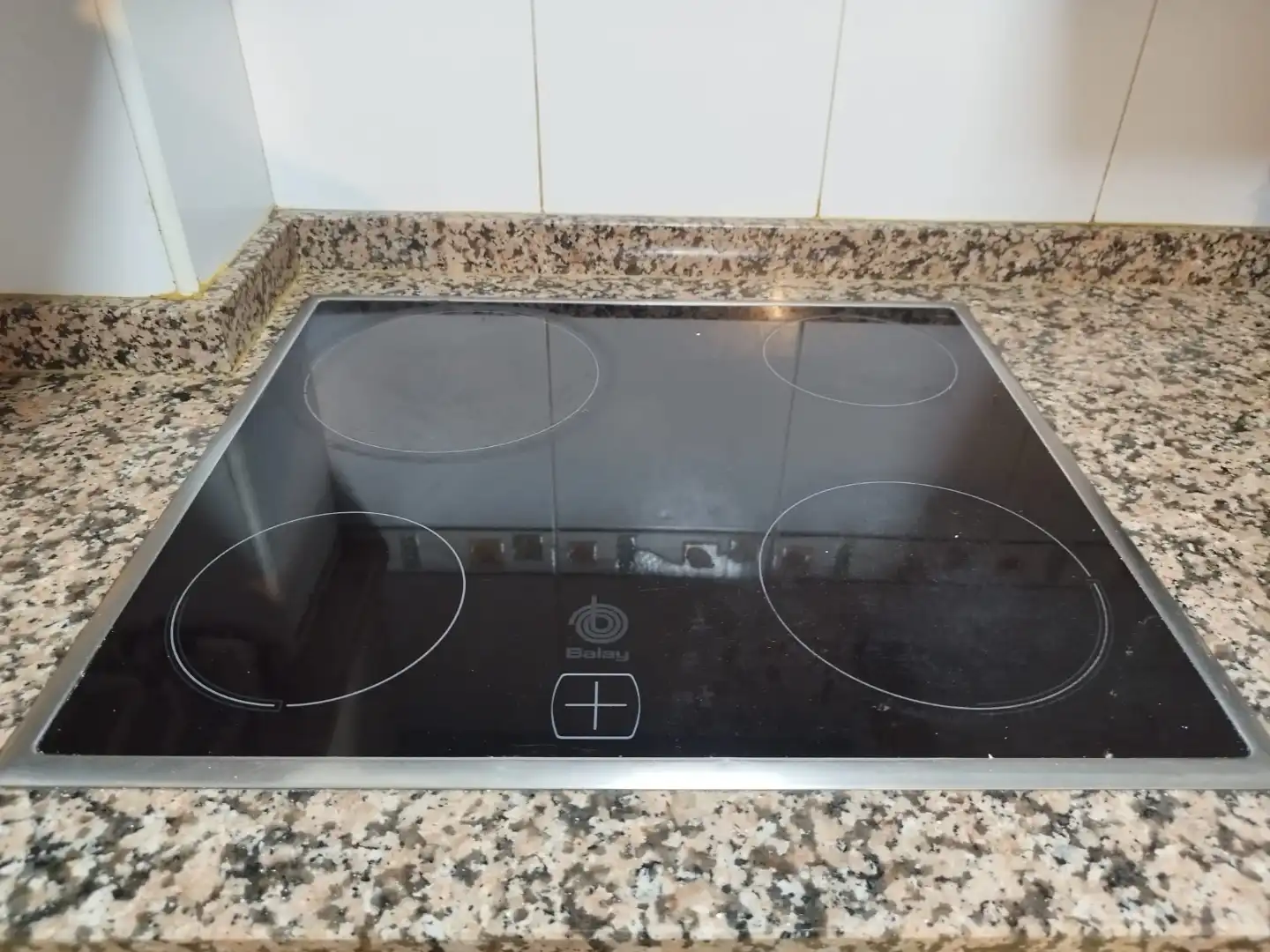 Kitchen of Flat for rent in Vigo   with Heating, Parquet flooring and Storage room