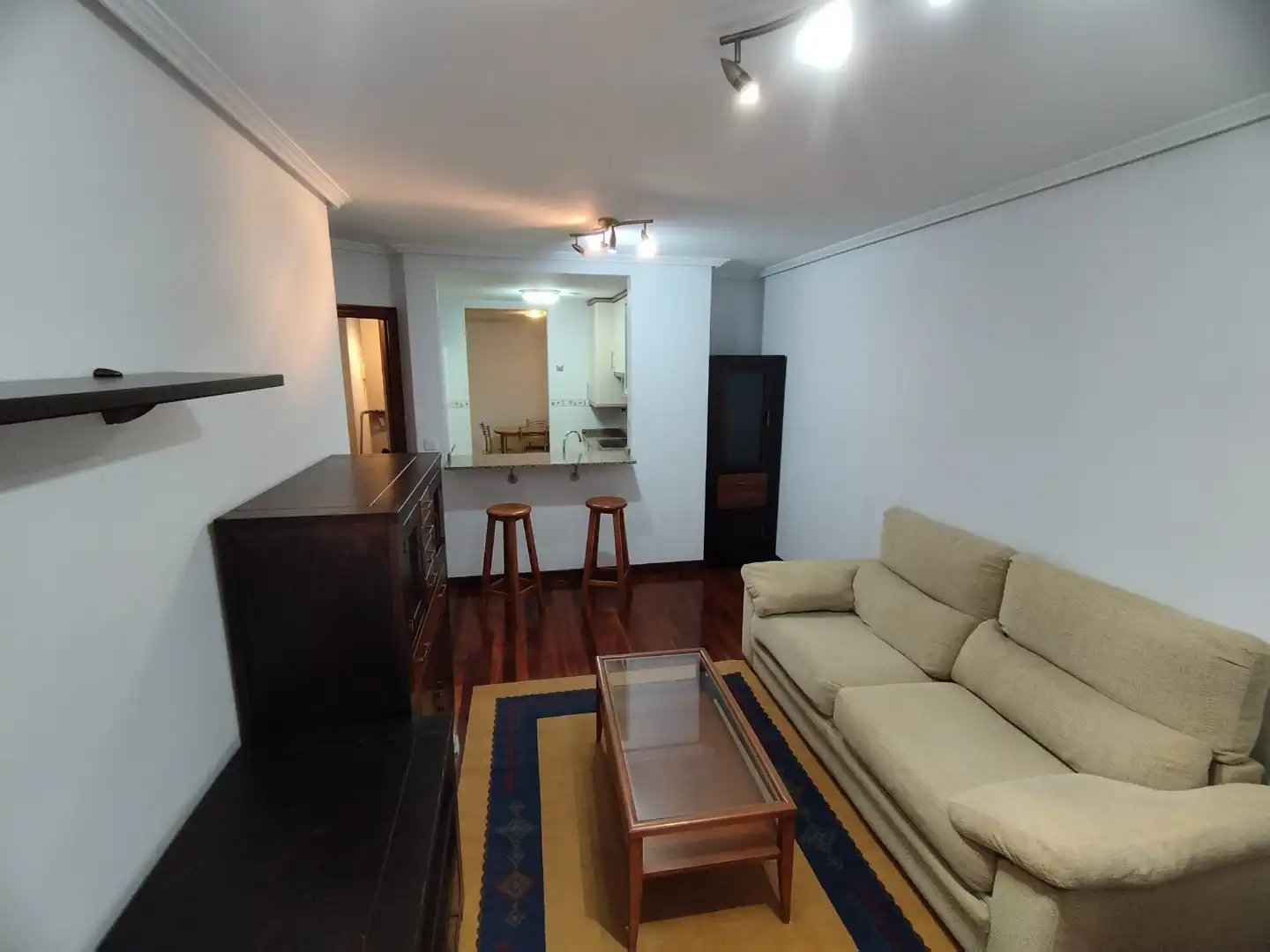 Living room of Flat for rent in Vigo   with Heating, Parquet flooring and Storage room