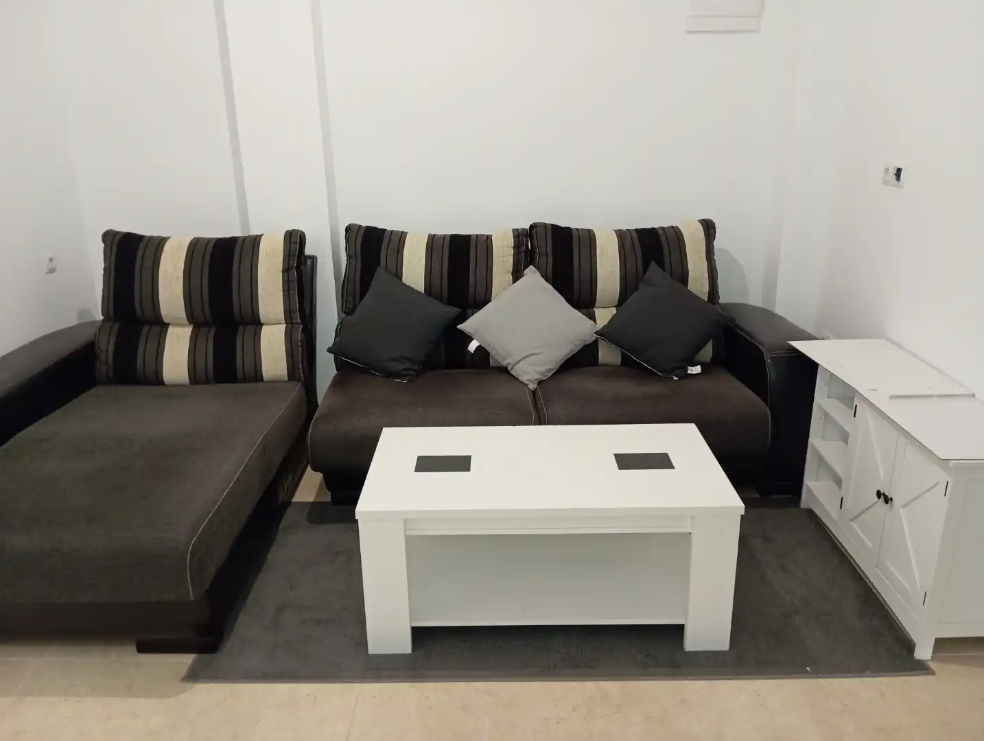 Wohnung zur Miete in Plaza Constitución, 10, Centro - Barriada Mallorca Wohnzimmer von Wohnung zur Miete in Camas mit Klimaanlage