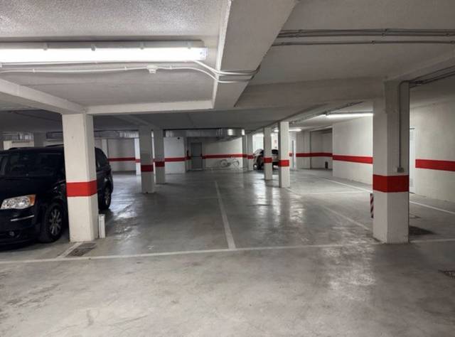 Garaje en Alquiler en Calle Caleruega, 53 en Universidad - Las Huelgas