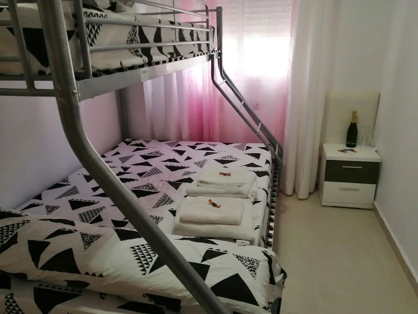 Schlafzimmer von Wohnung zur Miete in Torrevieja mit Klimaanlage, Heizung und Terrasse