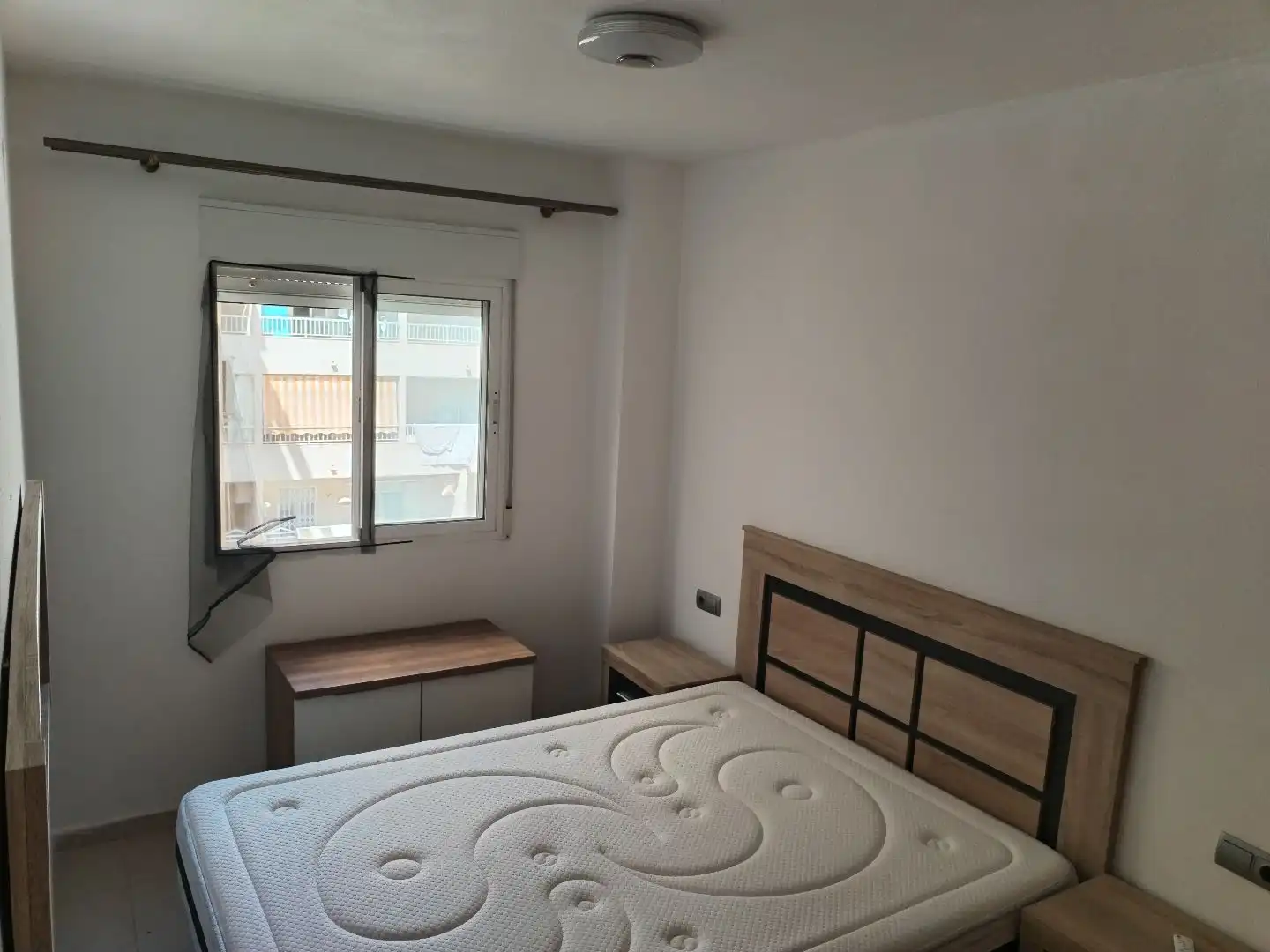 Schlafzimmer von Wohnung zur Miete in Torrevieja mit Klimaanlage, Heizung und Terrasse