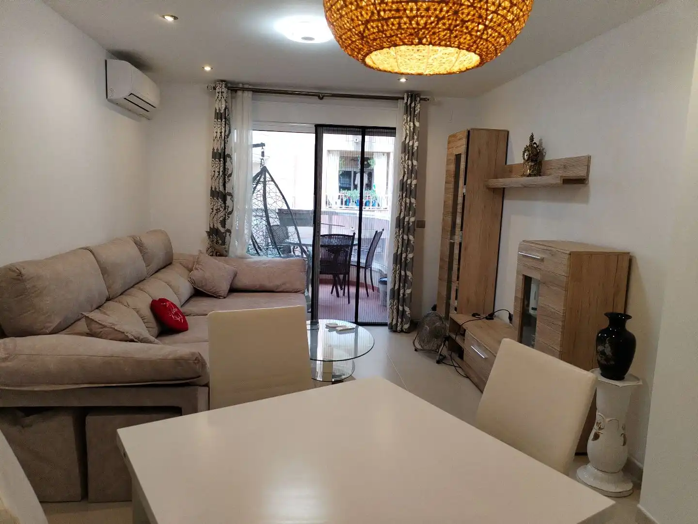 Wohnzimmer von Wohnung zur Miete in Torrevieja mit Klimaanlage, Heizung und Terrasse