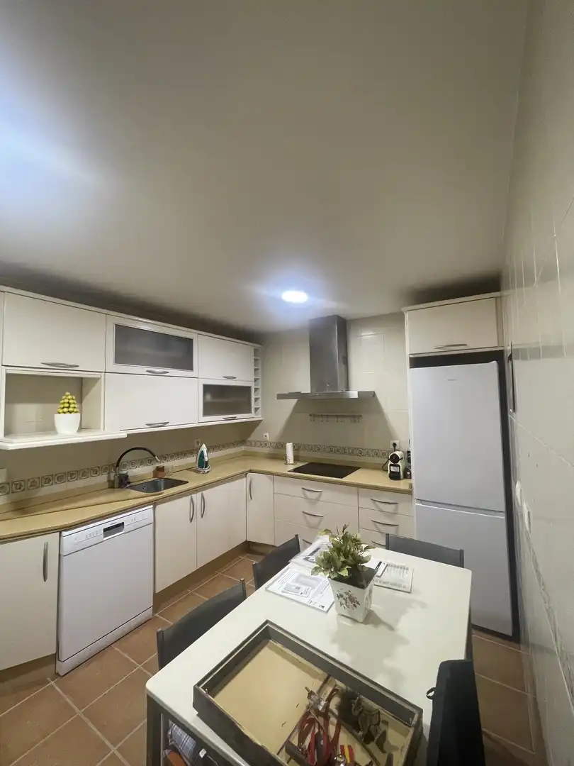 Cocina de Piso de alquiler en Zafra con Aire acondicionado, Calefacción y Jardín privado