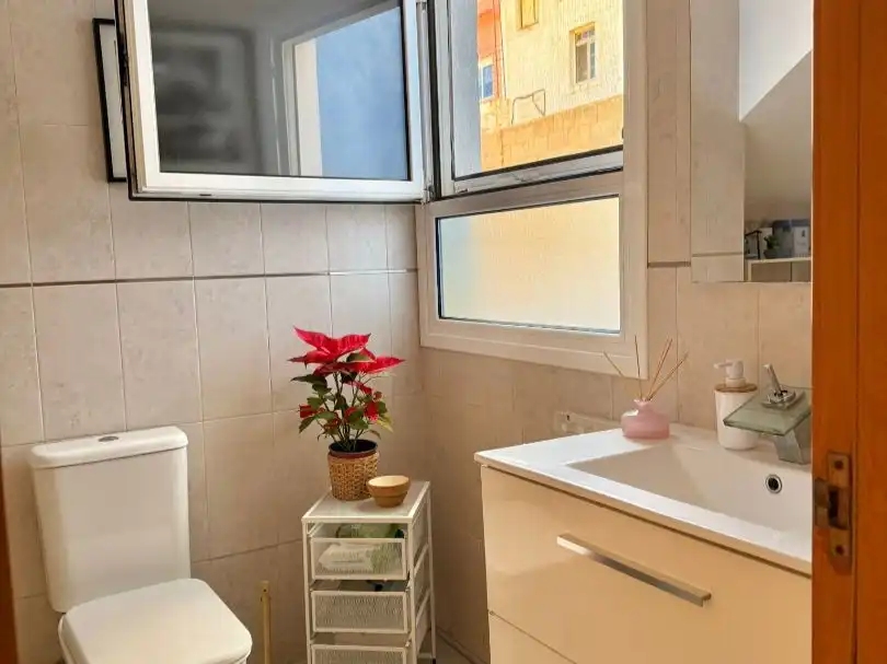 Dúplex en venda a Calle Párroco Villar Reina, 63, Altavista - Don Zoilo Bany de Dúplex en venda en Las Palmas de Gran Canaria amb Parquet, Terrassa i Traster