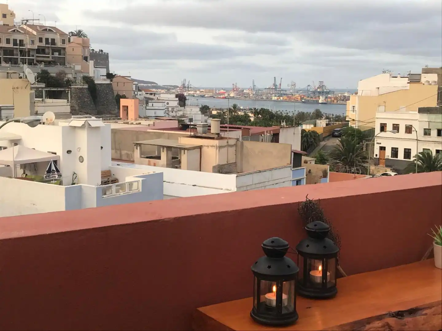 Dúplex en venda a Calle Párroco Villar Reina, 63, Altavista - Don Zoilo Vista exterior de Dúplex en venda en Las Palmas de Gran Canaria amb Parquet, Terrassa i Traster