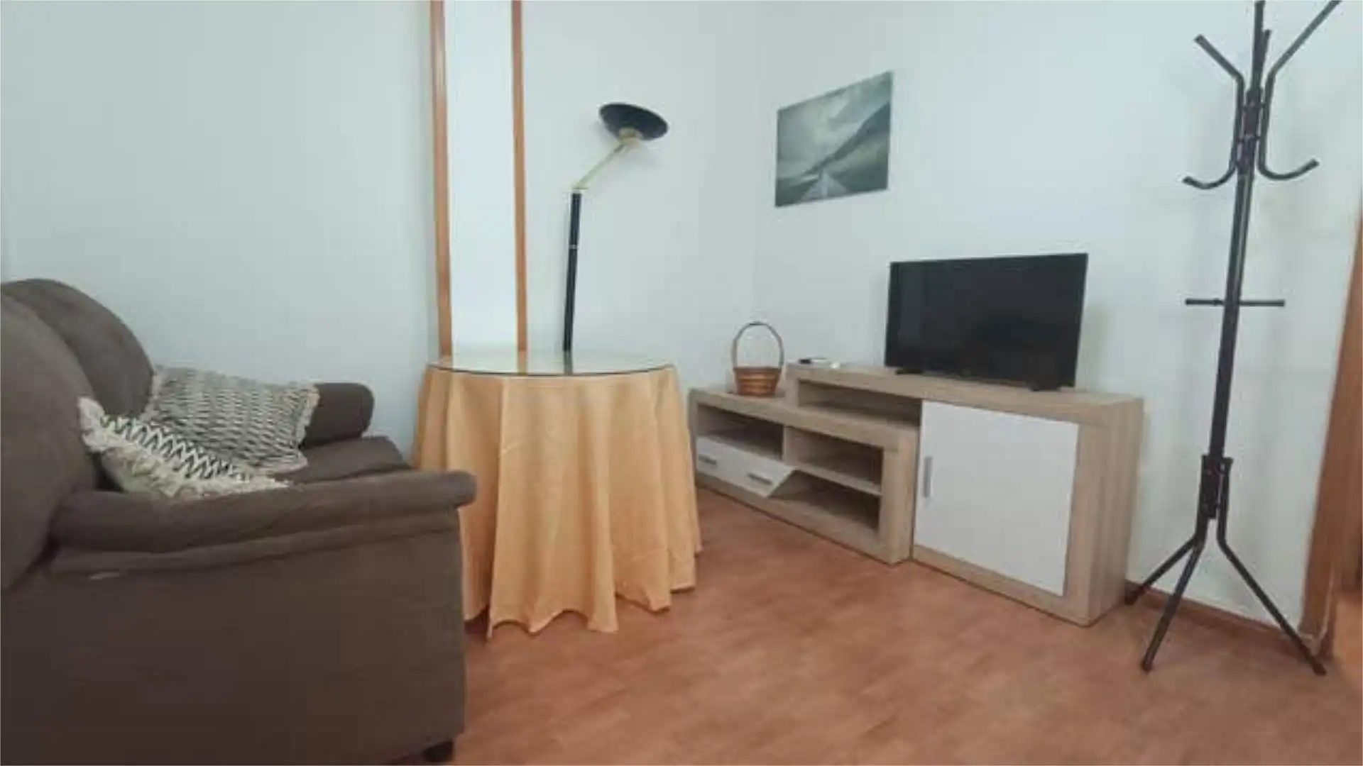 Apartament de lloguer a San Bartolomé - Millán de Priego Sala d'estar de Apartament de lloguer en Jaén amb Moblat
