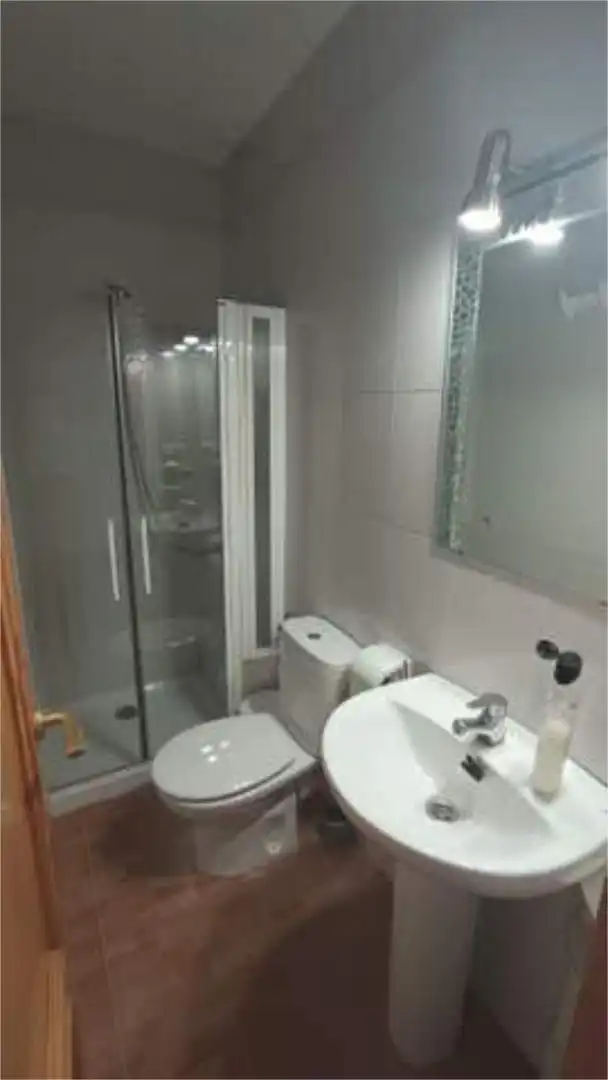 Apartament de lloguer a San Bartolomé - Millán de Priego Bany de Apartament de lloguer en Jaén amb Moblat